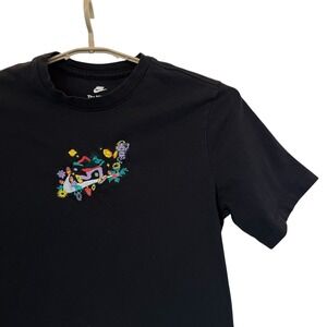 Nike Tee Black Embroidered Twist Logo T Shirt Women's Medium Floral DQ3511-010